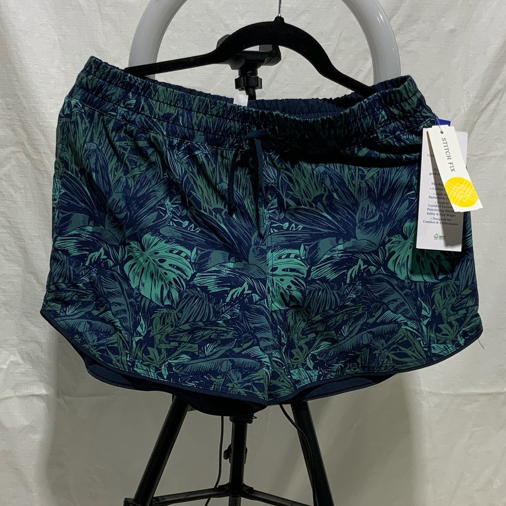 Threads 4 Thought Wanda Reversible Active Tropical Leaf Print Shorts
